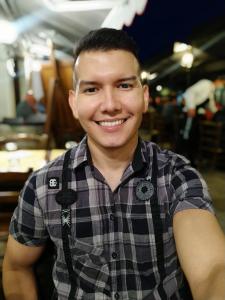 Chico busca chica en Sevilla: 