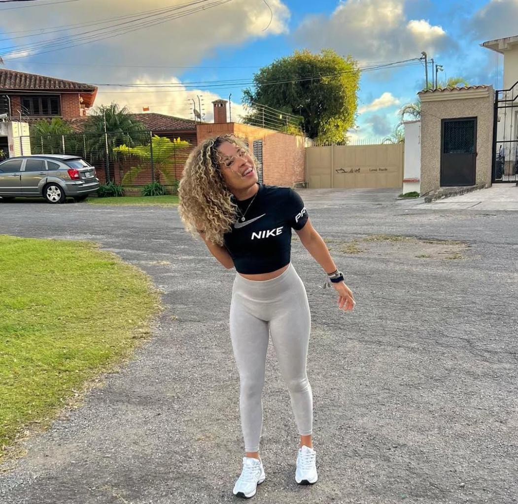 Chica busca chico en Almería: 