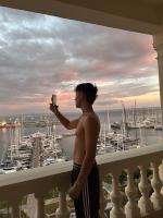 697751128: Chico busca chica en Ibiza