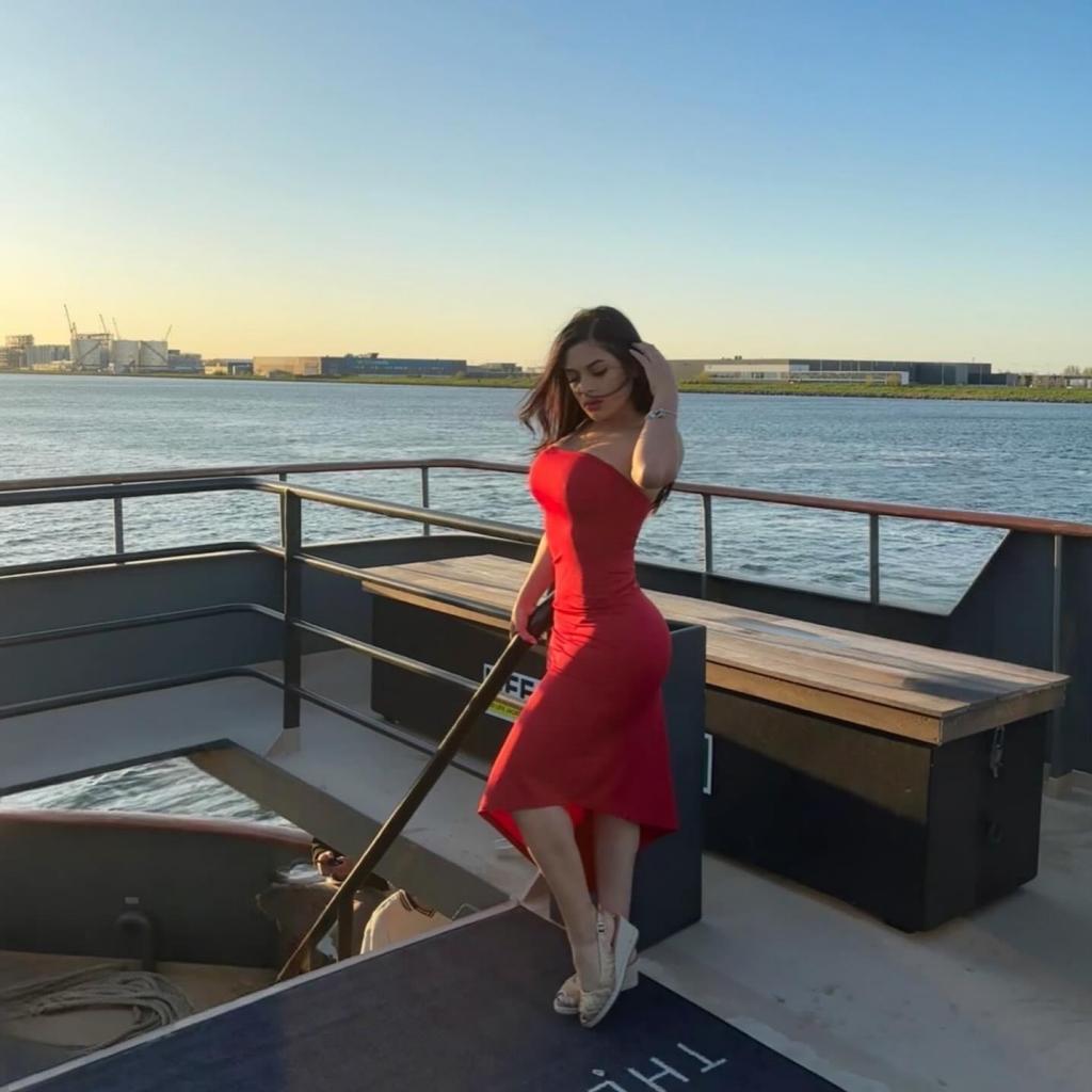 647257379: Chica busca chico en Lérida