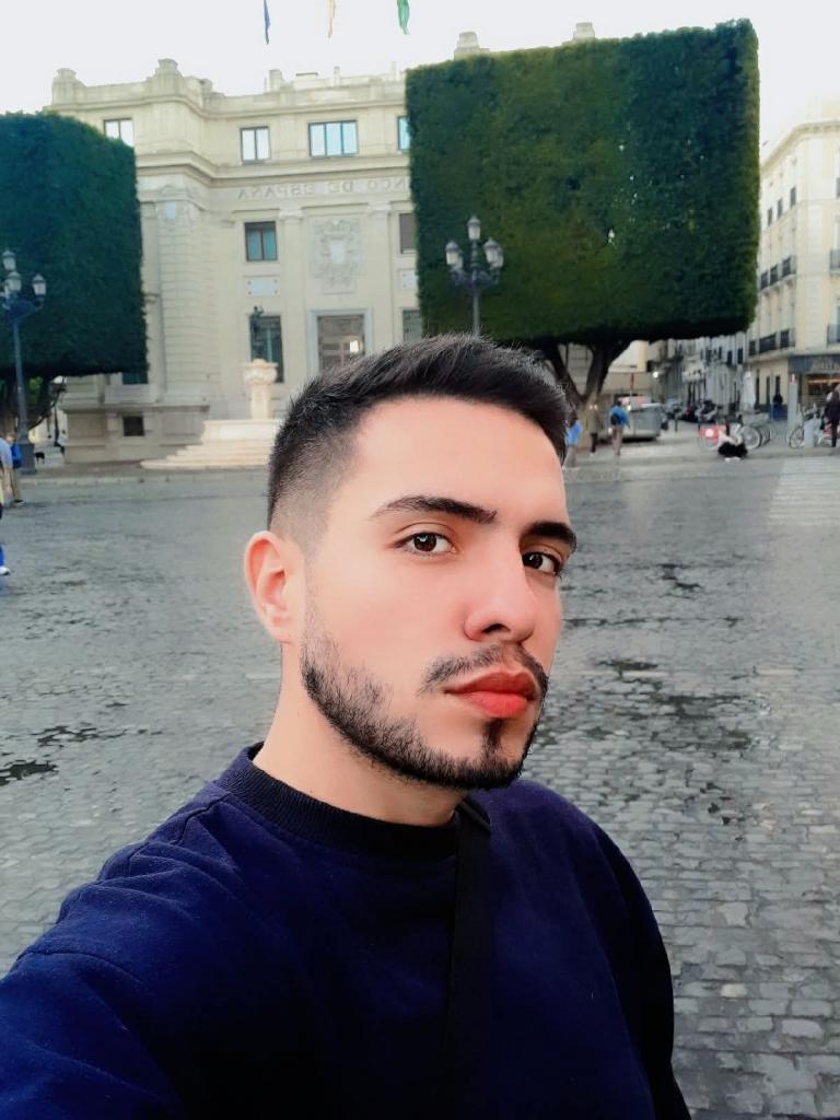 Chico busca chica en Sevilla: 