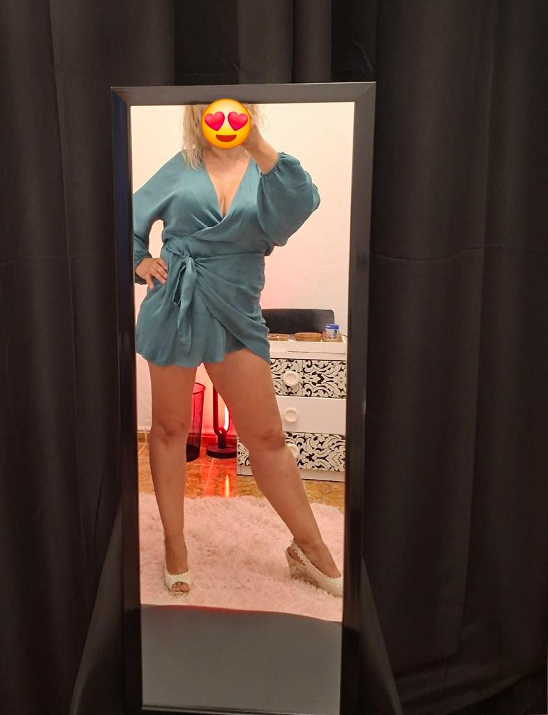 698930834: Chica busca chico en Murcia