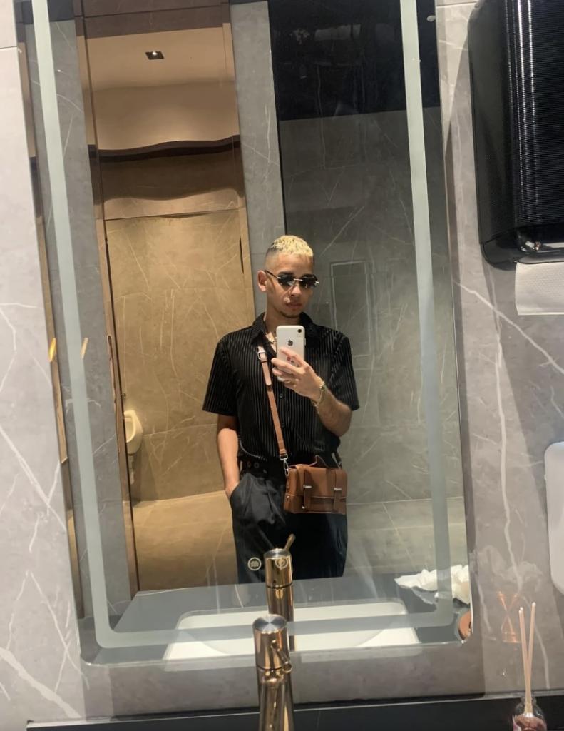 Chico busca chica en Sevilla: 