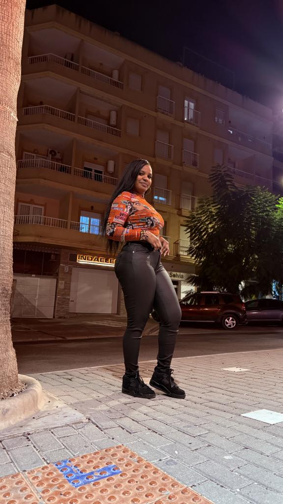 Chica busca chico en Almería: 