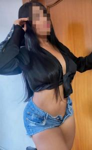 664423771: Chica busca chico en Barcelona