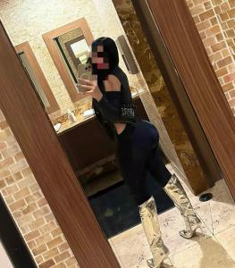 647785105: Chica busca chico en Barcelona