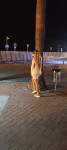 647163074: Chica busca chico en Málaga