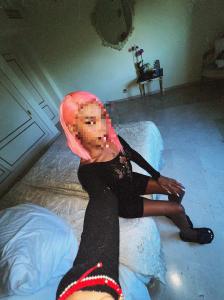 663207952: Chica busca chico en Gerona