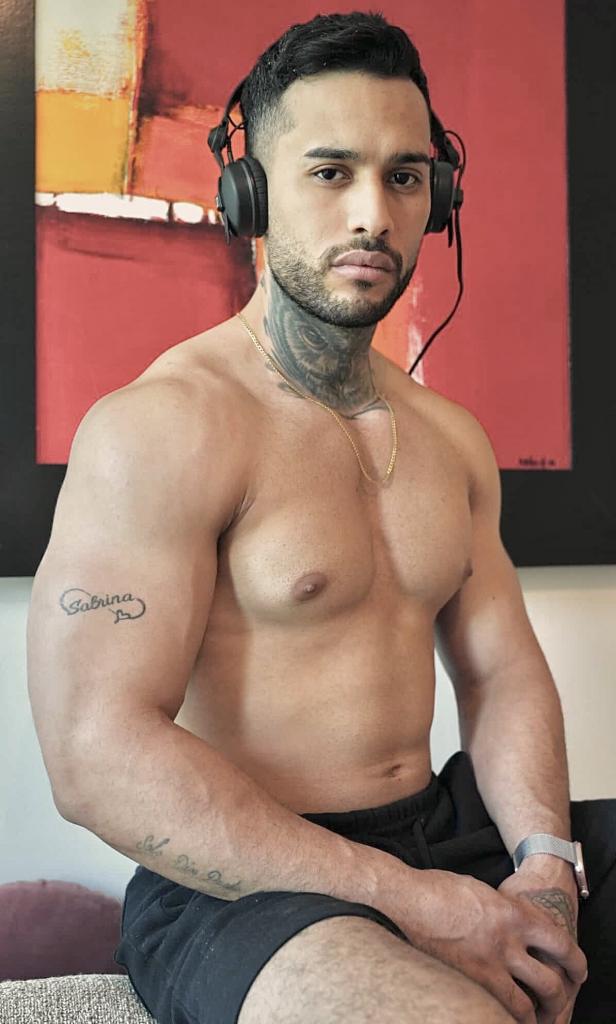 631253830: Chico busca chica en Madrid