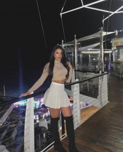 Chica busca chico en Ibiza: 