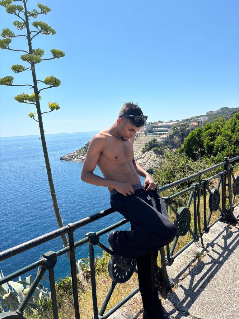 610332209: Chico busca chica en Valencia