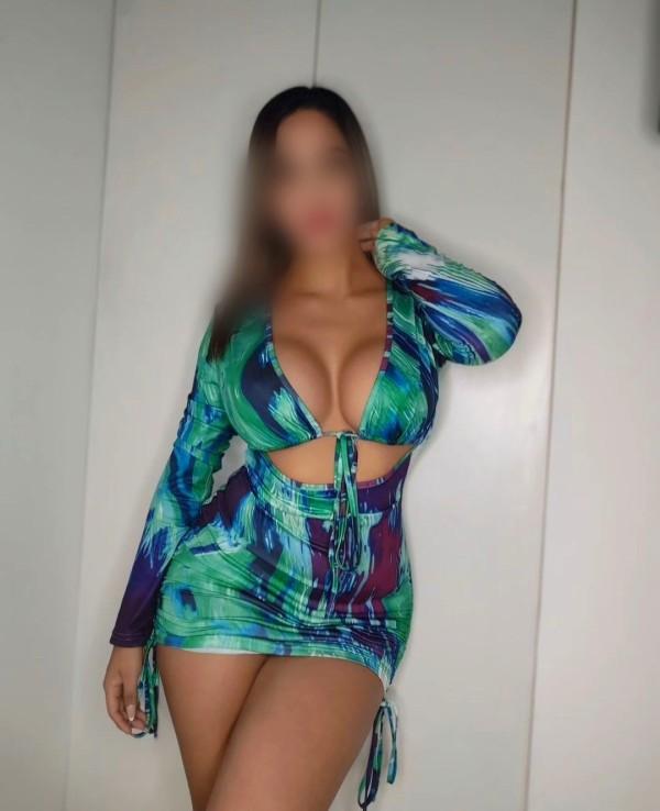 677354462: Chica busca chico en Ibiza