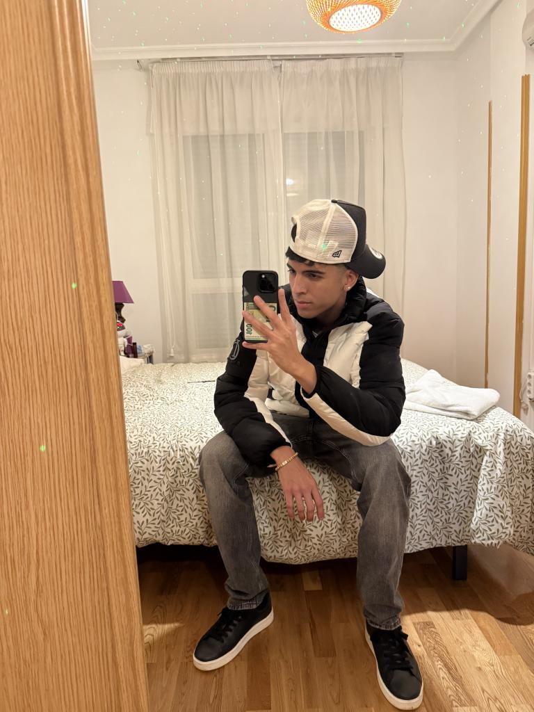 614520794: Chico busca chica en León