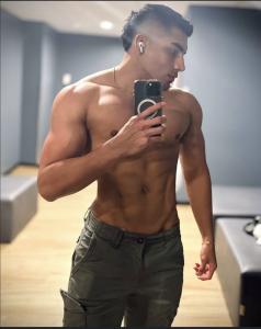 674504023: Chico busca chica en Barcelona