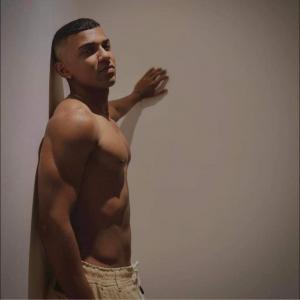 645043833: Chico busca chica en Gerona