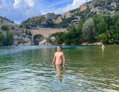 Chico busca chica en Sevilla: 