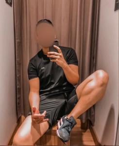 Chico busca chica en Sevilla: 