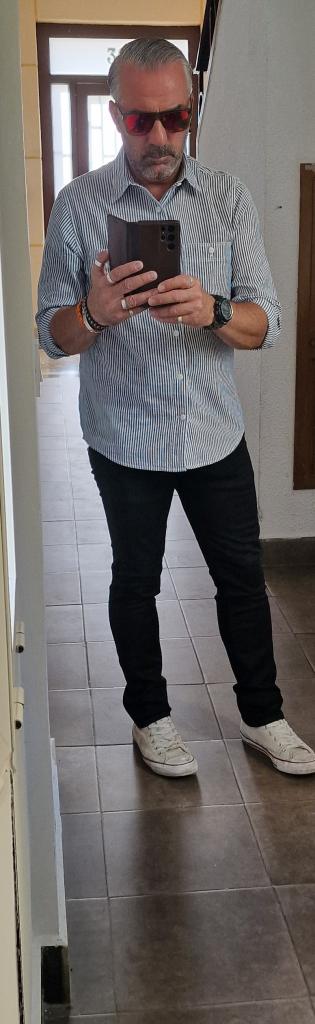 Chico busca chica en Granada: 