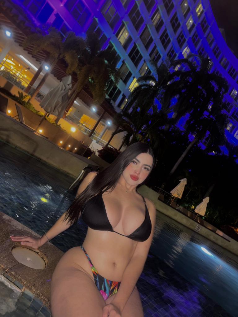 635719446: Chica busca chico en Málaga