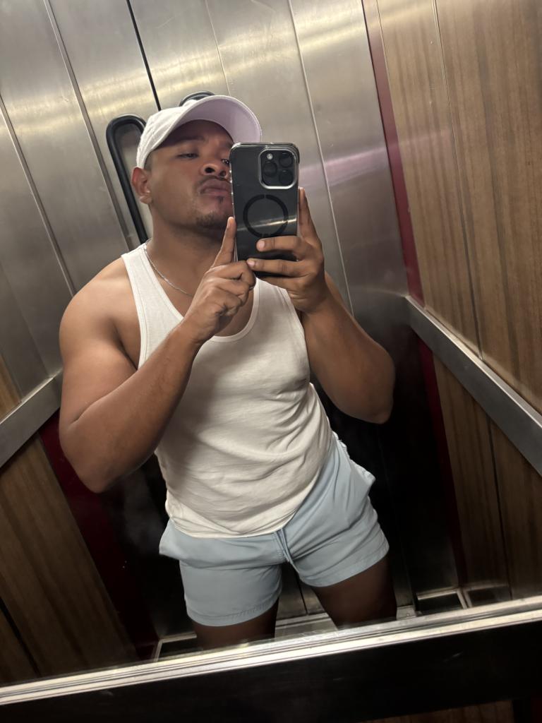 692268176: Chico busca chica en Valencia