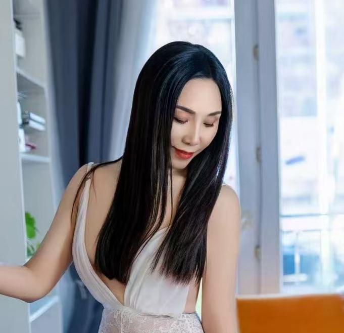 Chica busca chico en Ibiza: 