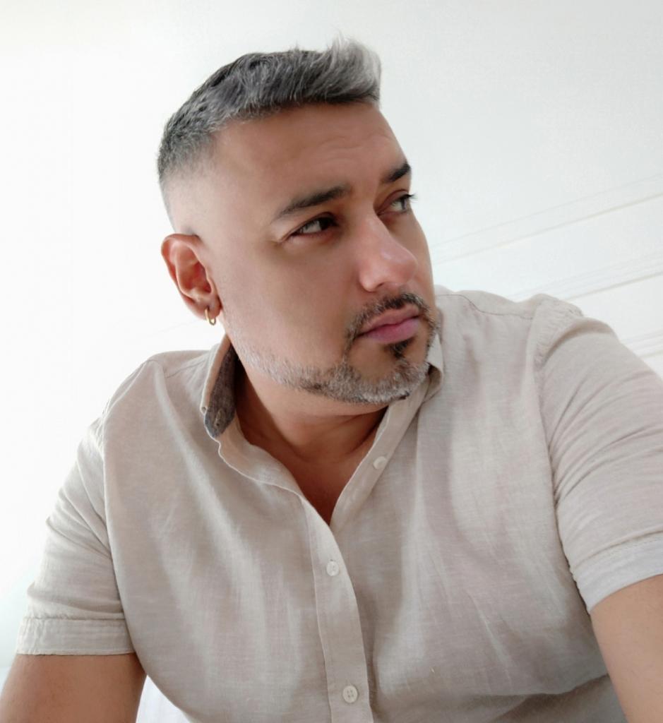 Chico busca chica en Granada: 