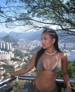 631805359: Chica busca chico en Barcelona