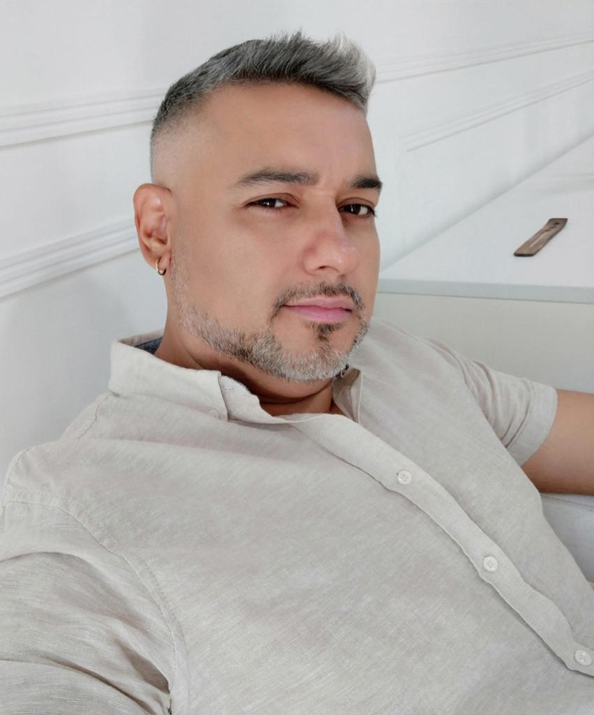 Chico busca chica en Granada: 