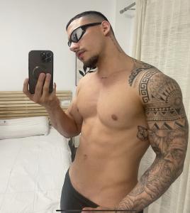 Chico busca chica en Sevilla: 