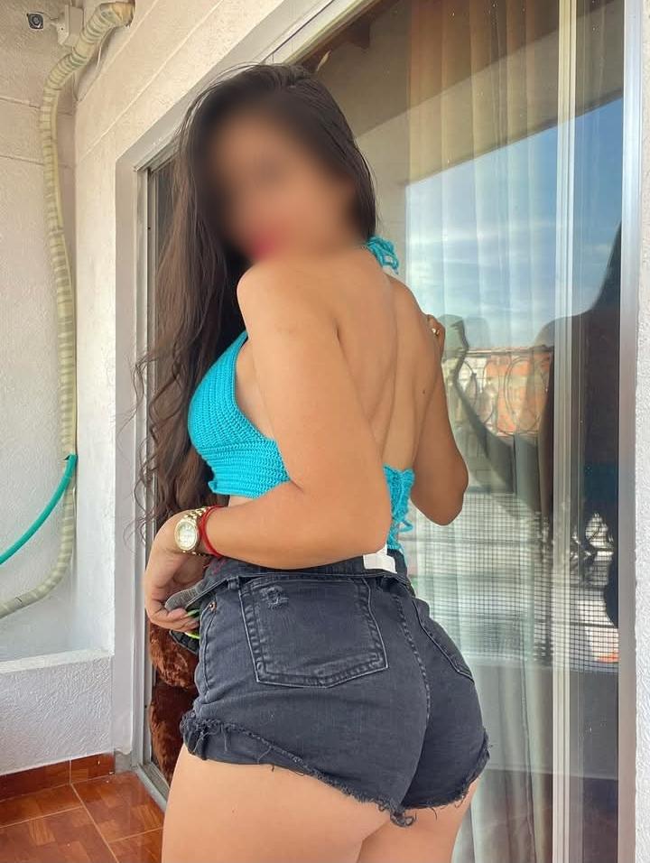 647356817: Chica busca chico en Barcelona