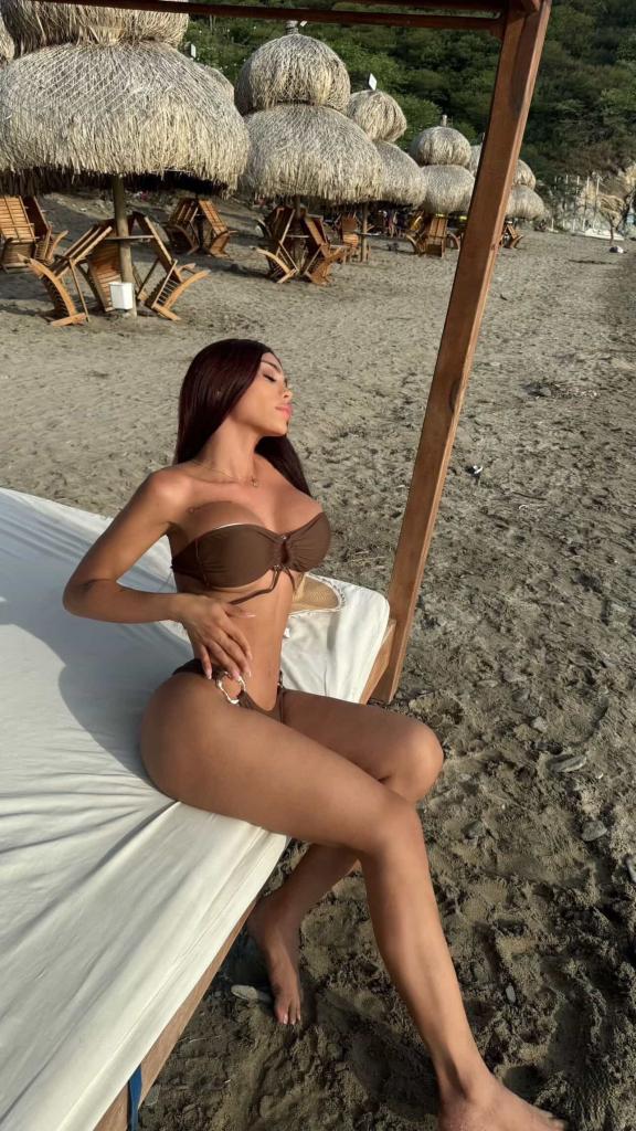 695539373: Transexual en Barcelona