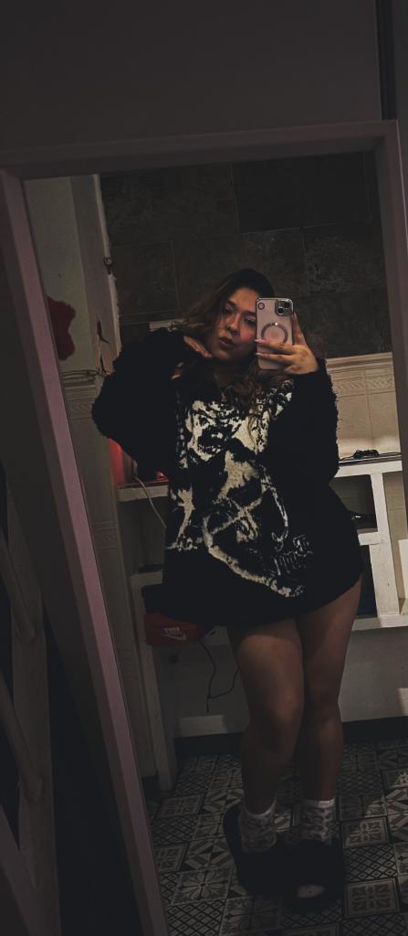 742092387: Chica busca chico en Sevilla