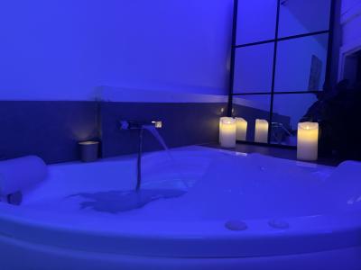 670845657: Chica busca chico en Madrid