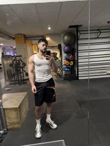 687356495: Chico busca chica en Valencia