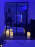 670845657: Chica busca chico en Madrid