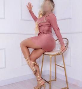 614218440: Chica busca chico en Pontevedra