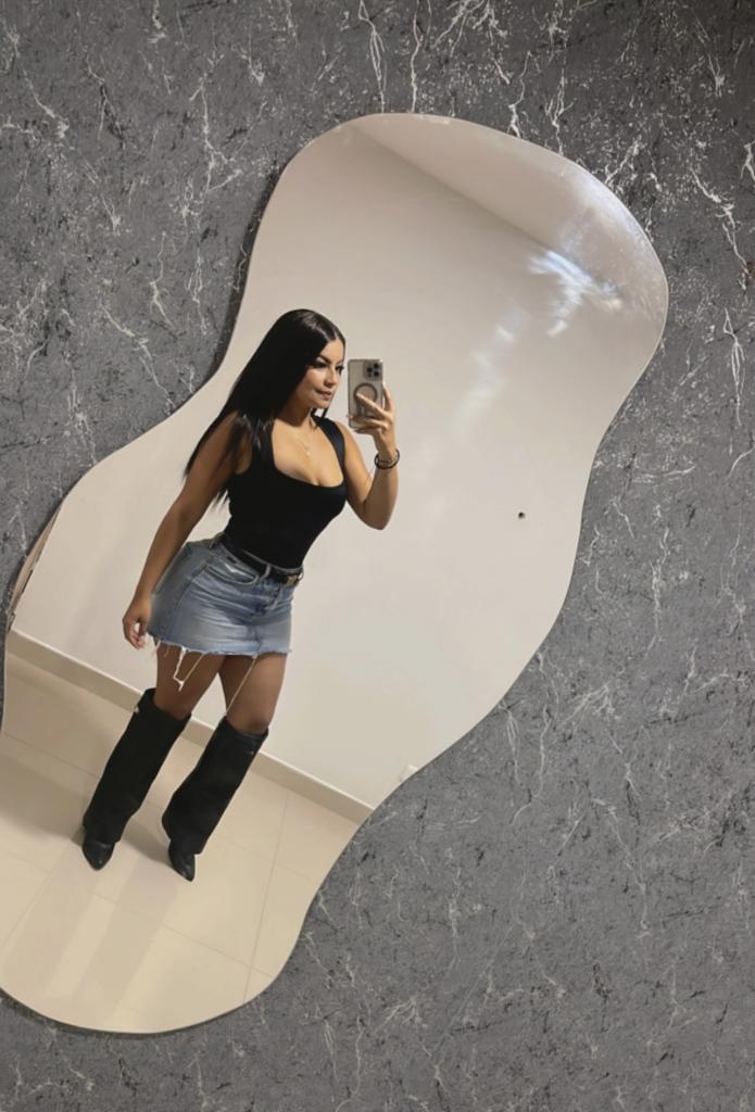 Chica busca chico en Ibiza: 