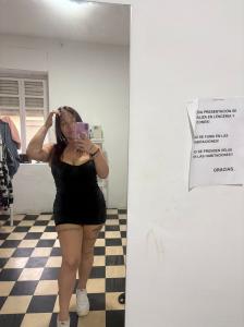 623524131: Chica busca chico en Barcelona