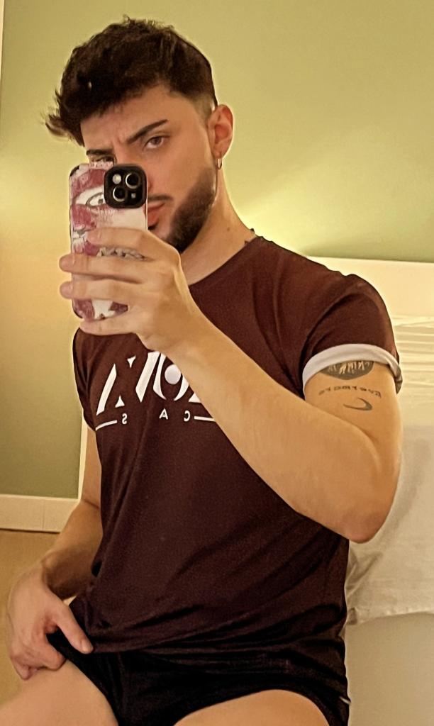 672044911: Chico busca chica en Valencia