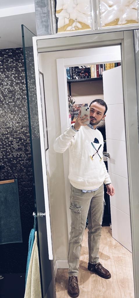 Chico busca chica en Sevilla: 