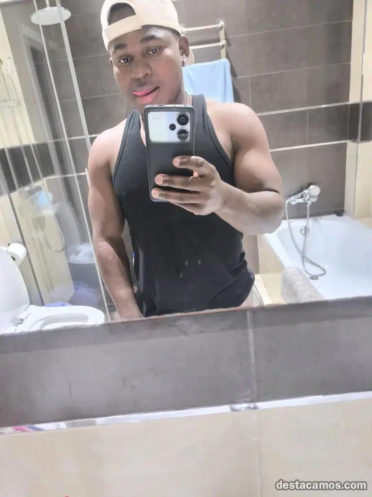 674950369: Chico busca chica en Málaga