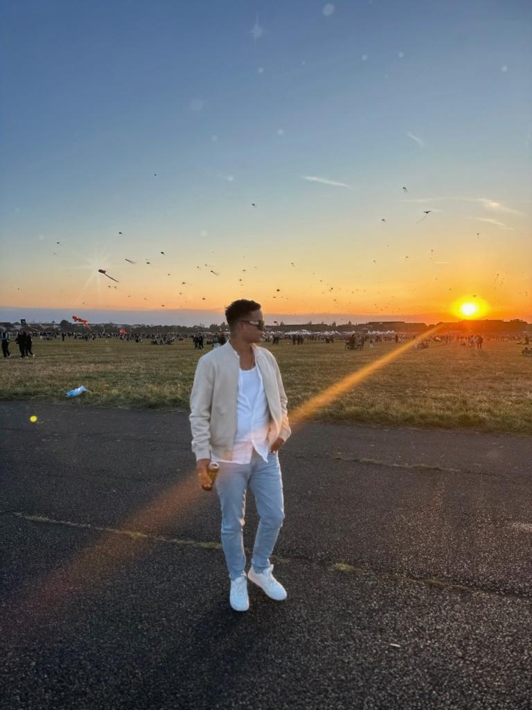 631225566: Chico busca chica en Valencia