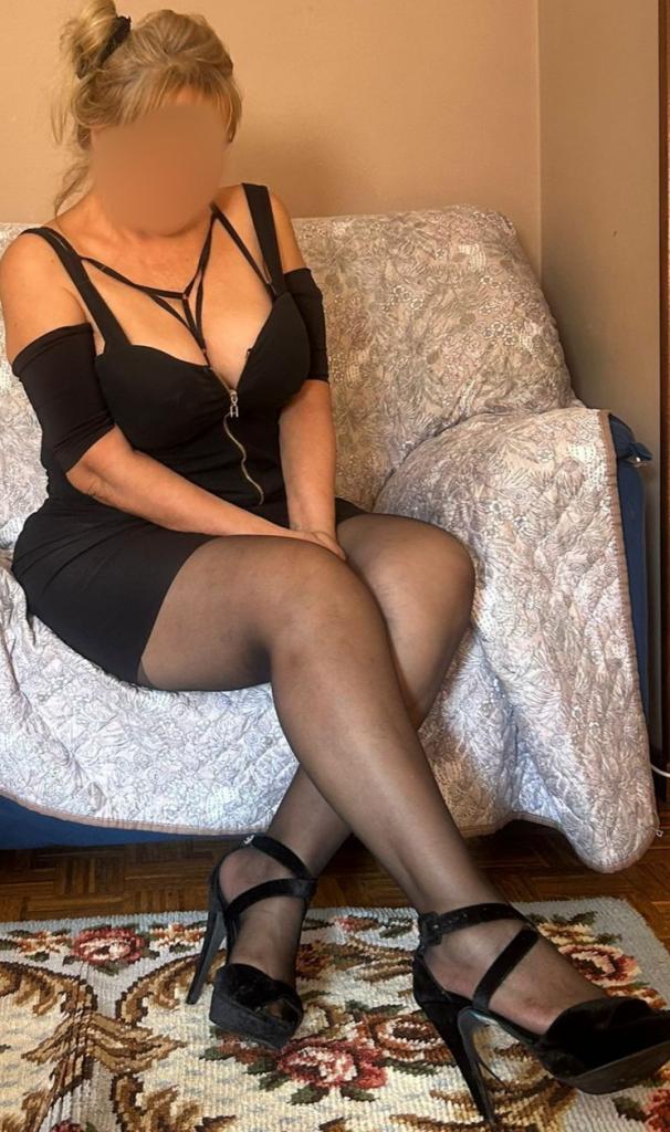 Chica busca chico en La Coruña: Chica busca chico