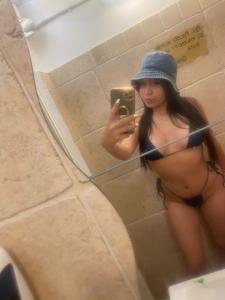 678863513: Chica busca chico en Ibiza