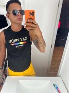 631225566: Chico busca chica en Valencia