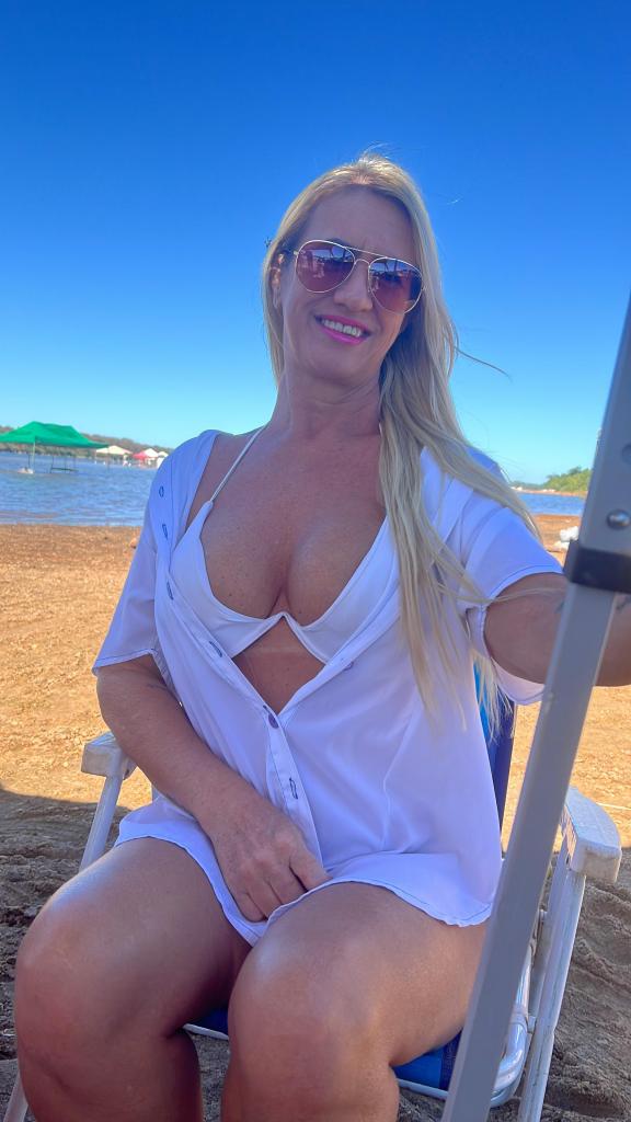 643924923: Chica busca chico en Barcelona