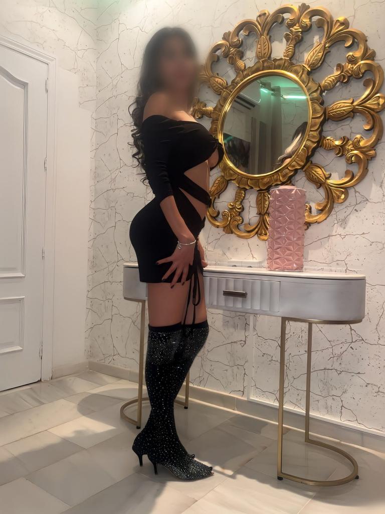 697492654: Chica busca chico en Málaga
