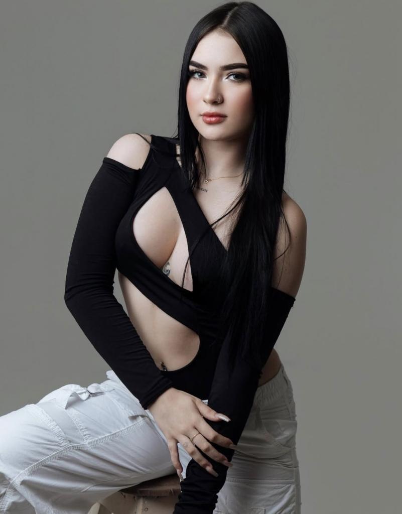 623364300: Chica busca chico en Barcelona