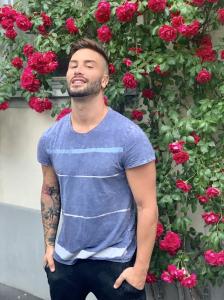 692988860: Chico busca chica en Barcelona