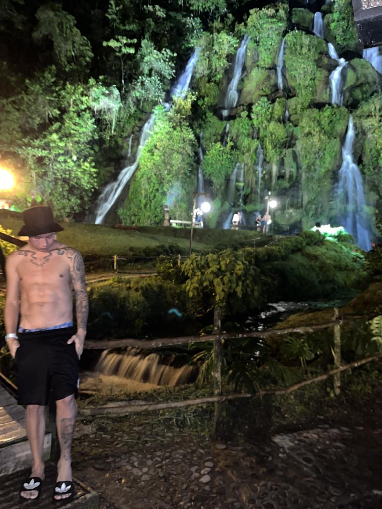 Chico busca chica en Barcelona: 